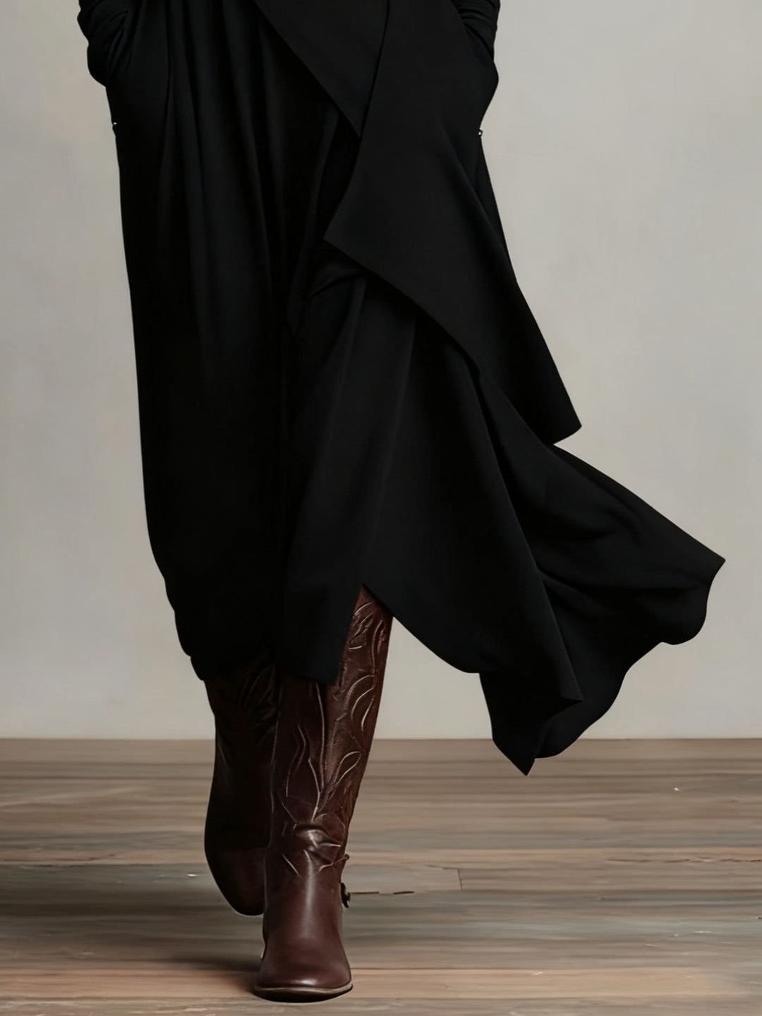 Aurelia | Vestito maxi plissettato asimmetrico con colletto alto