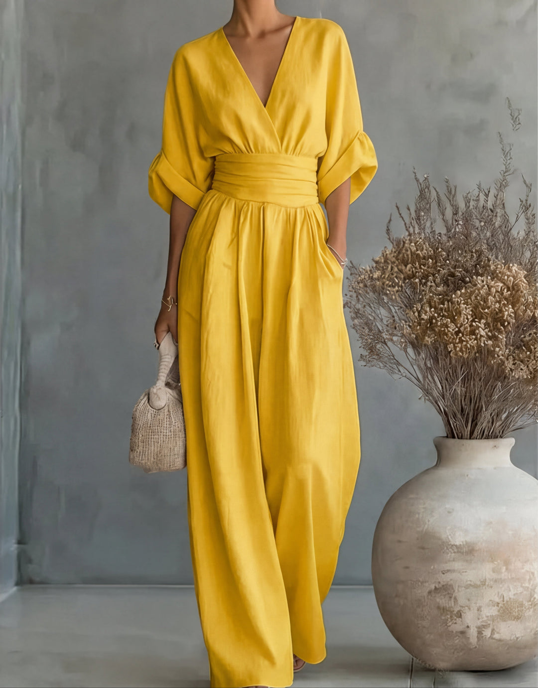 Kira | Tuta elegante e raffinata con scollo a V