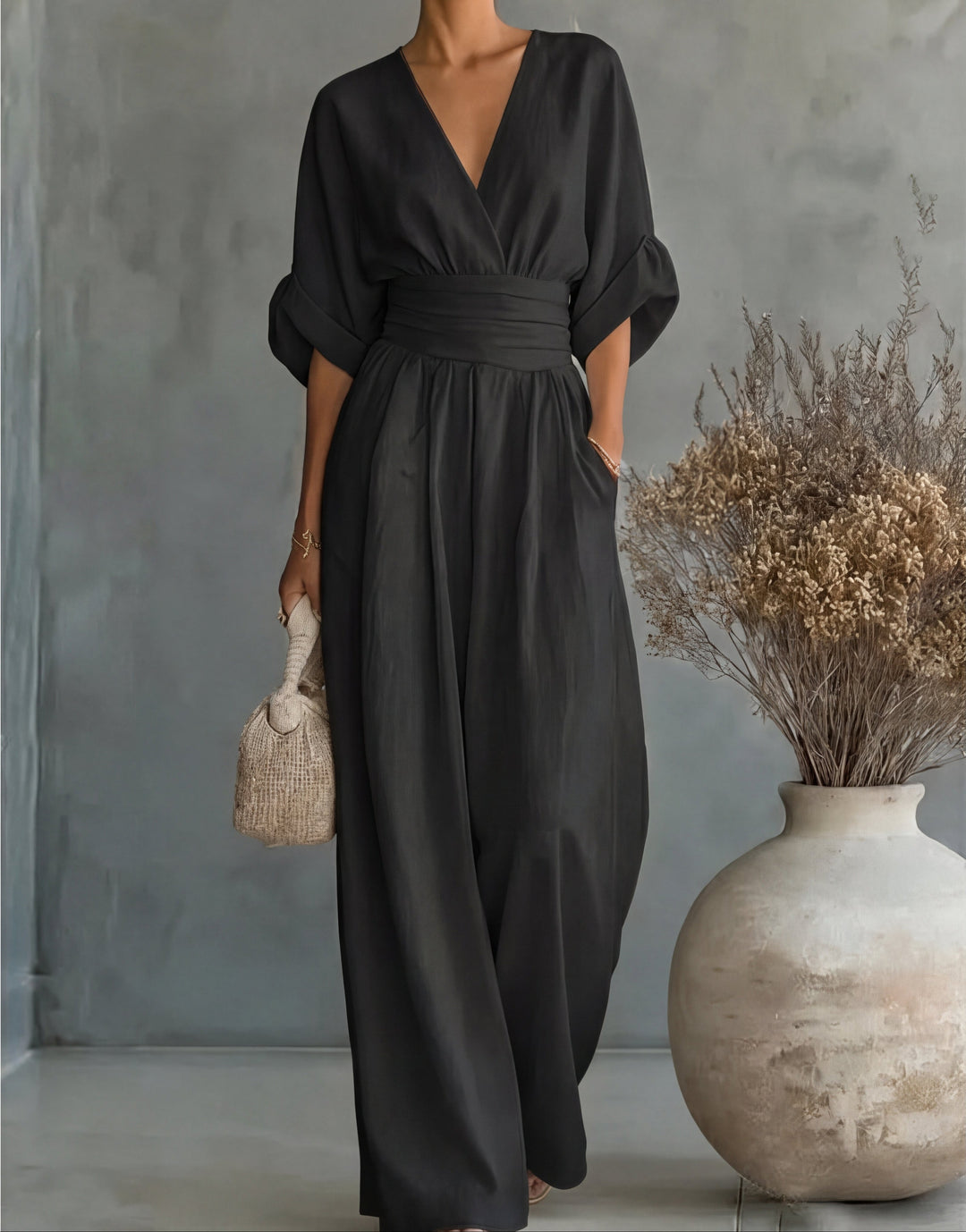 Kira | Tuta elegante e raffinata con scollo a V