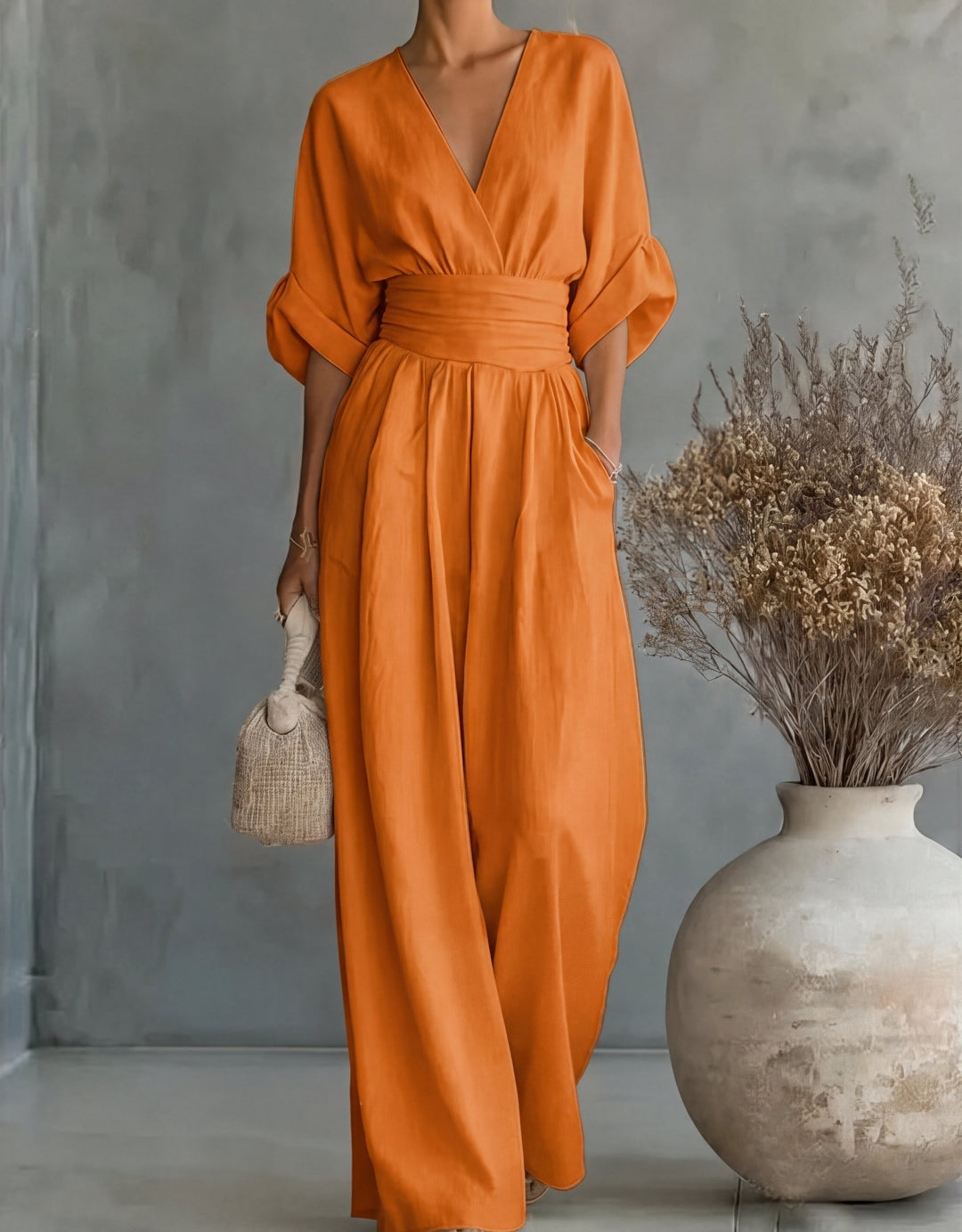 Kira | Tuta elegante e raffinata con scollo a V