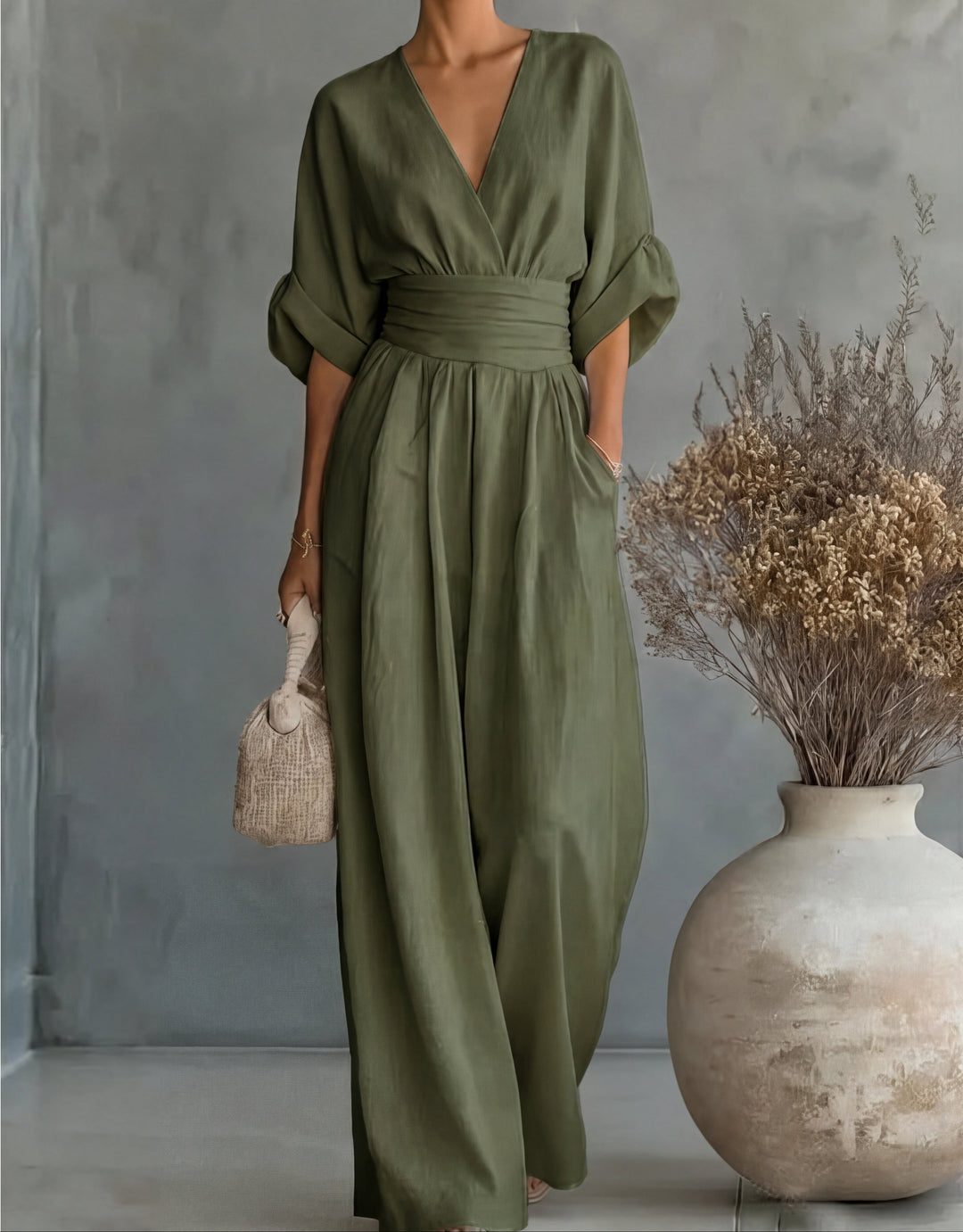 Kira | Tuta elegante e raffinata con scollo a V